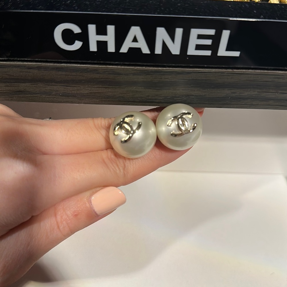 Chanel giant pearl earrings